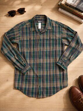 Patagonia Men’s Medium Organic Cotton Outdoor Button-Up Brown/Navy/Green Plaid